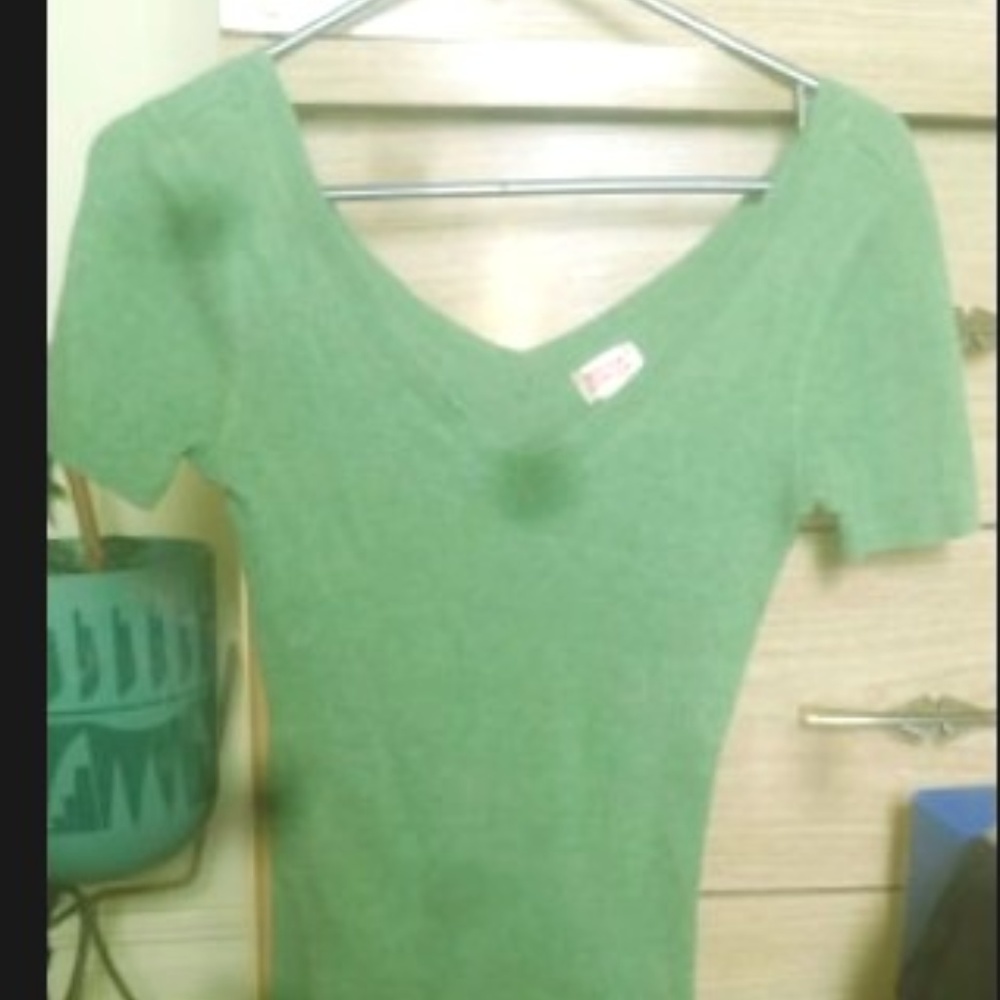 𝔾𝕣𝕖𝕖𝕟 𝕍-ℕ𝕖𝕔𝕜 𝕊𝕙𝕚𝕣𝕥